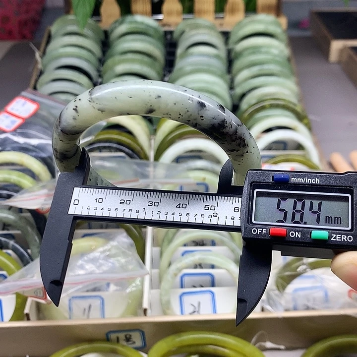 未镶嵌蛇纹石玉手镯37