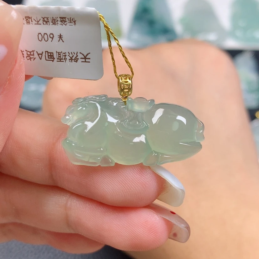 【闪购商品】翡翠18K金镶嵌颈饰马