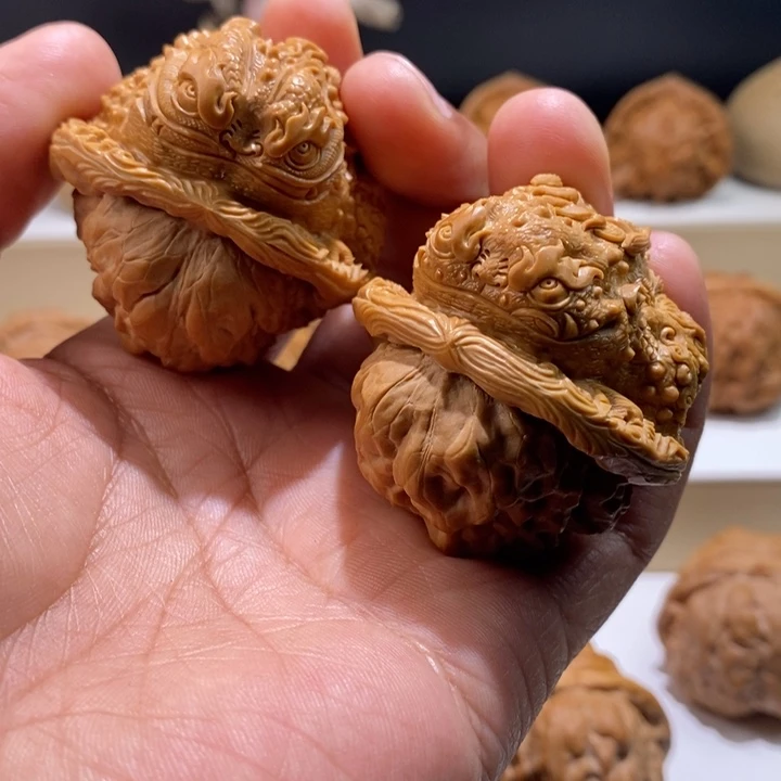 茂***利文玩核桃把件纯手工雕刻文玩核桃