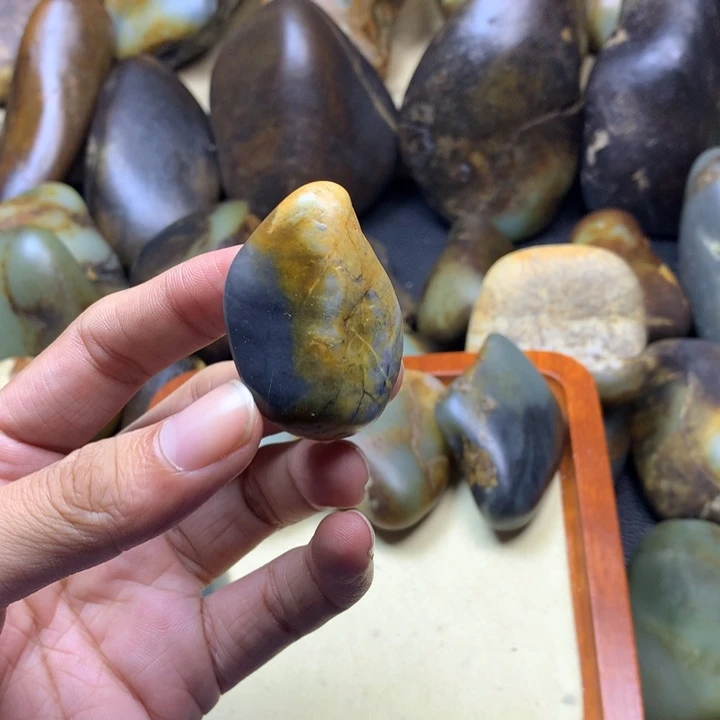 贾***钱和田玉未镶嵌挂件