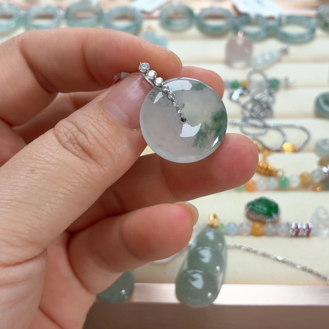 翡翠18K金镶嵌颈饰翡翠平安扣