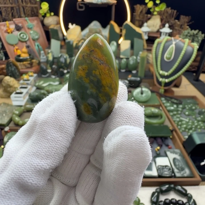 岫岩河磨玉（透闪石质玉）未镶嵌颈饰