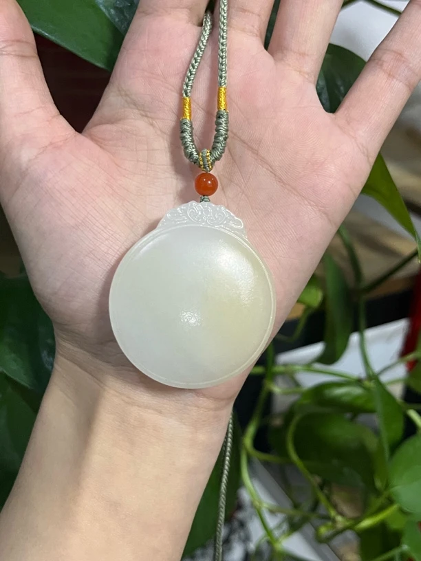 天然和田玉山料无事牌吊坠