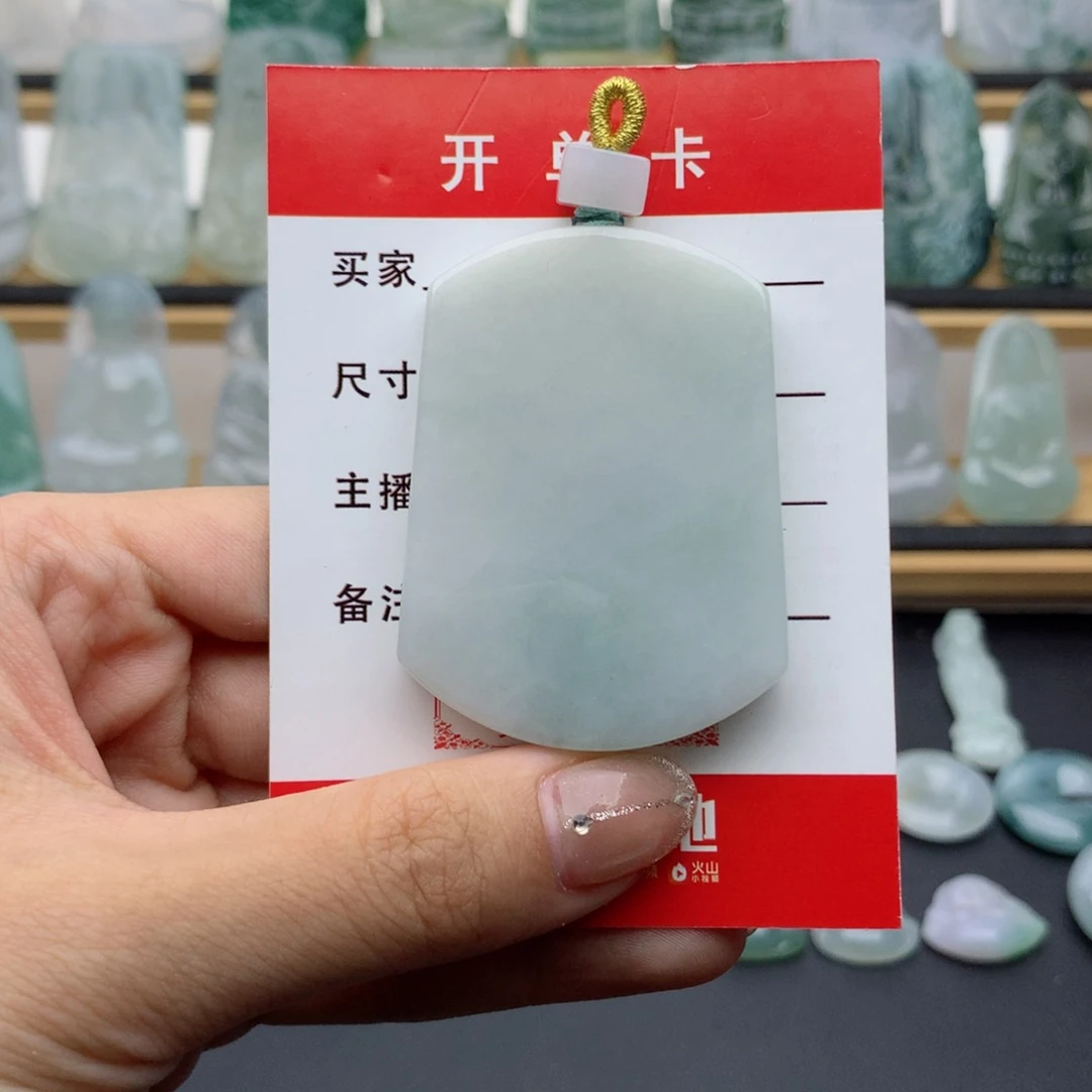 翡翠未镶嵌颈饰无事牌