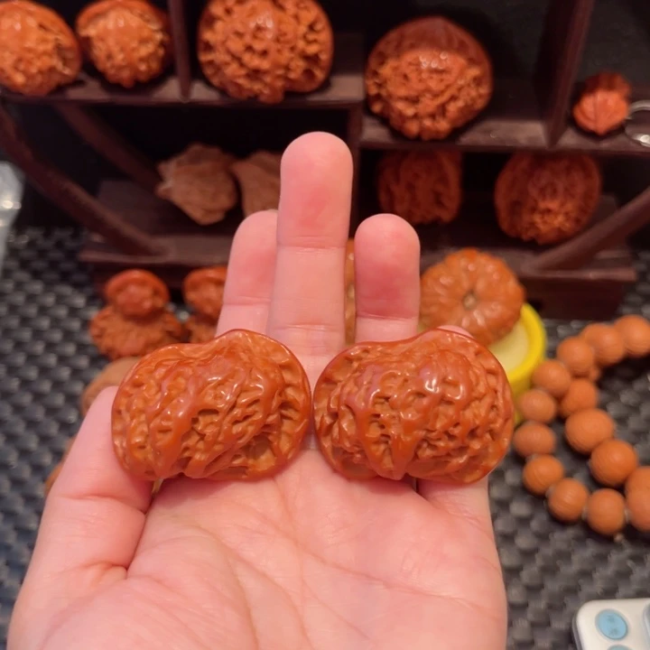 文玩核桃把件犀牛望月