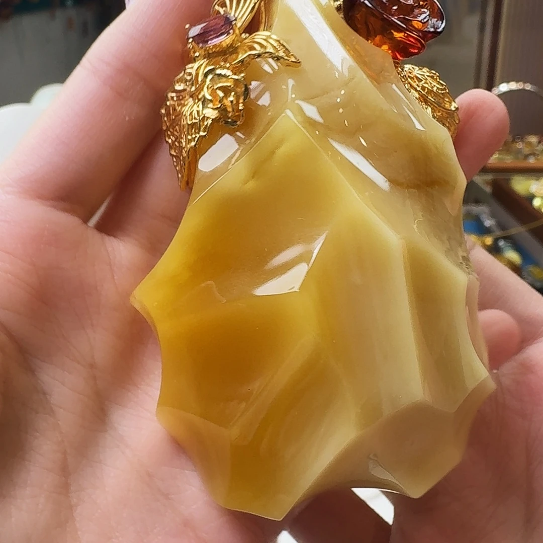 琥珀未镶嵌颈饰吊坠