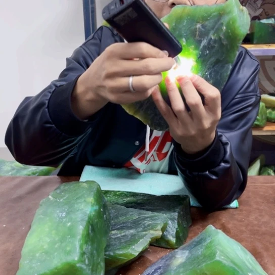 未镶嵌蛇纹石玉原石?****y