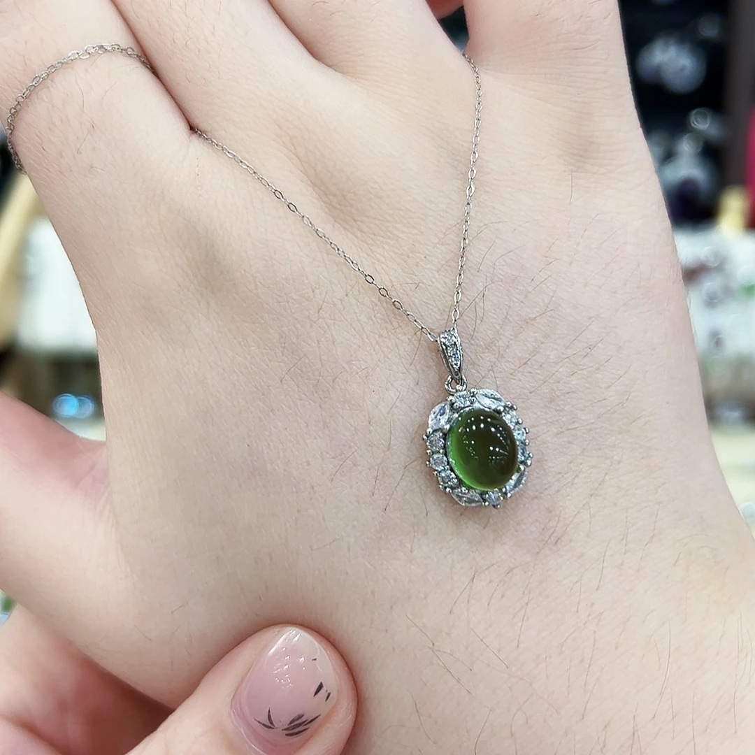 一***有蛇纹石玉银S925镶嵌颈饰