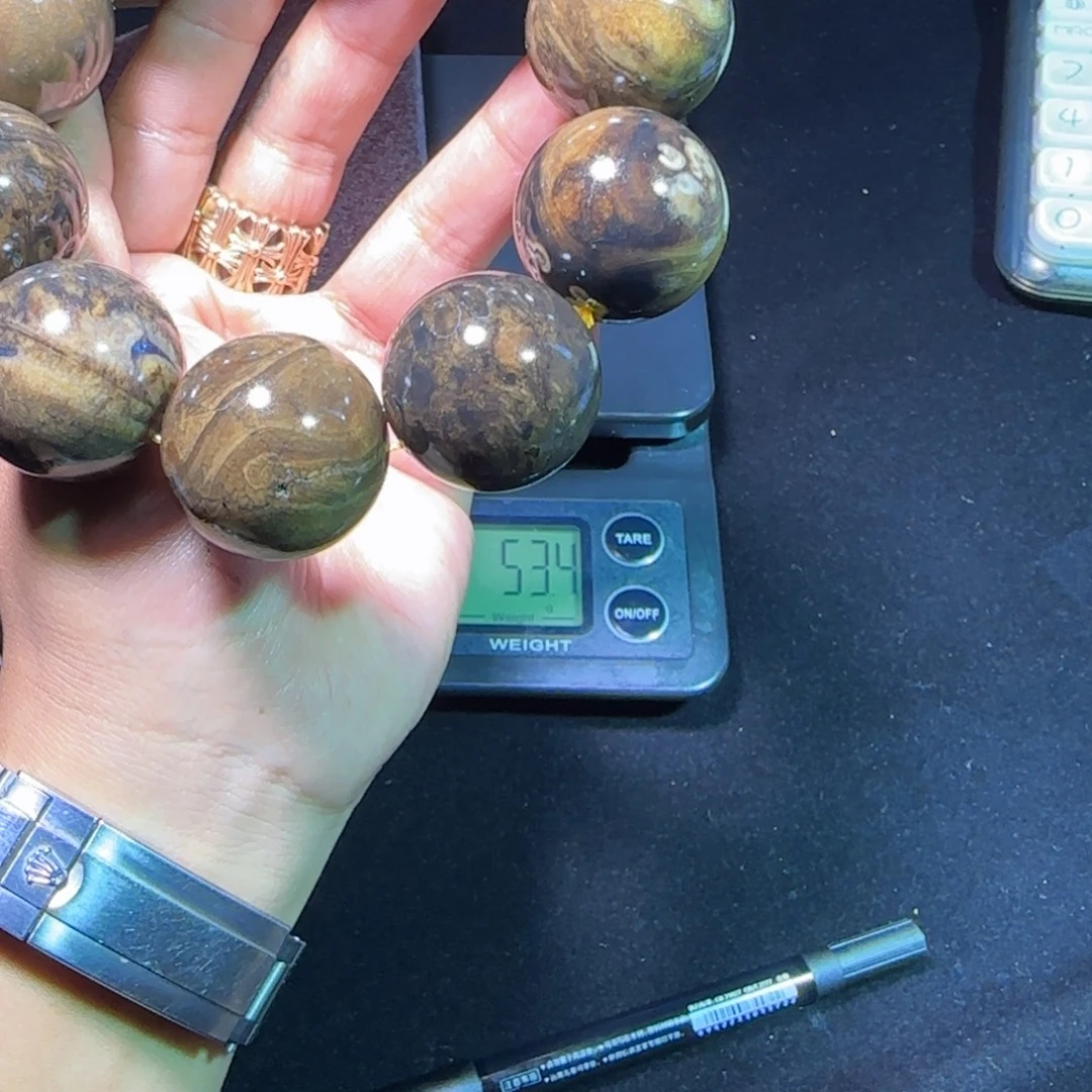 琥珀未镶嵌裸石琥珀