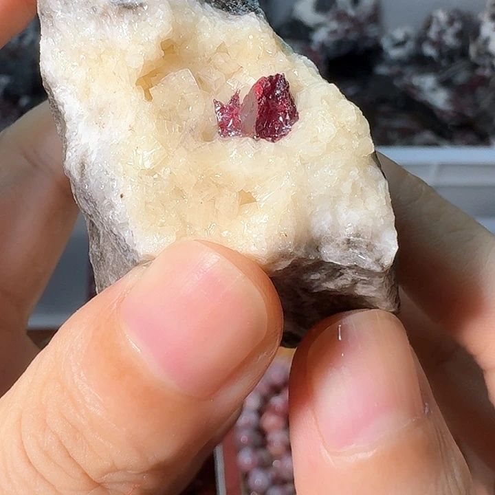 天然辰砂天然朱砂原石单晶161克