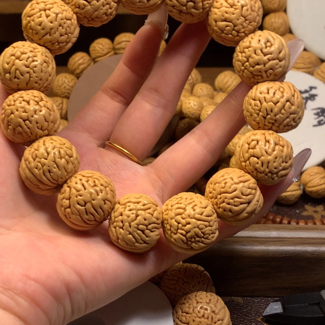 风**@精品桃核肥旗手串