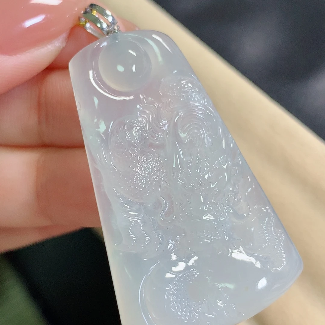 翡翠18K金镶嵌颈饰龙牌