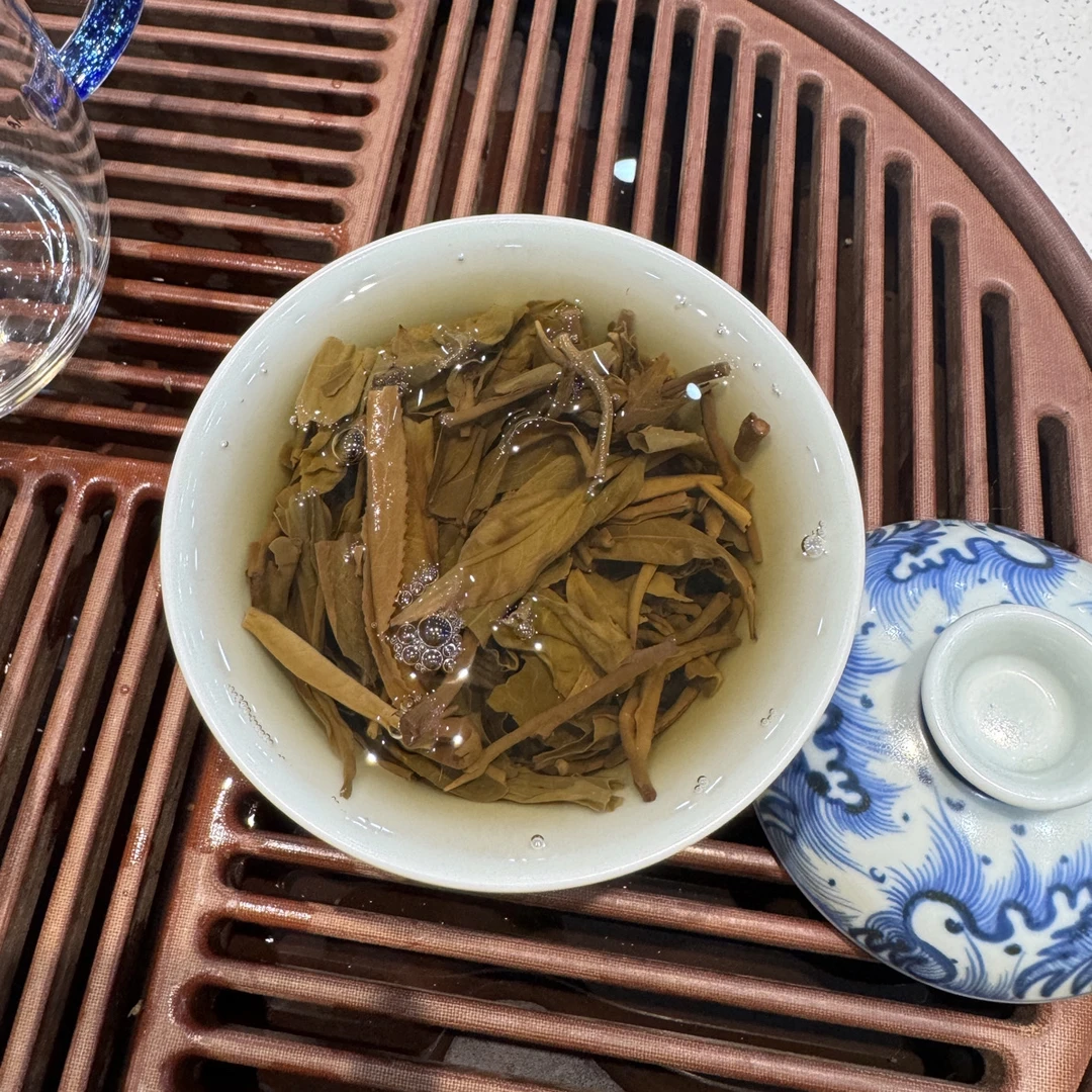 17红票普洱茶生茶整片