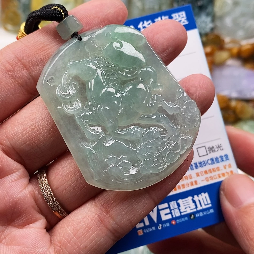 翡翠未镶嵌颈饰马