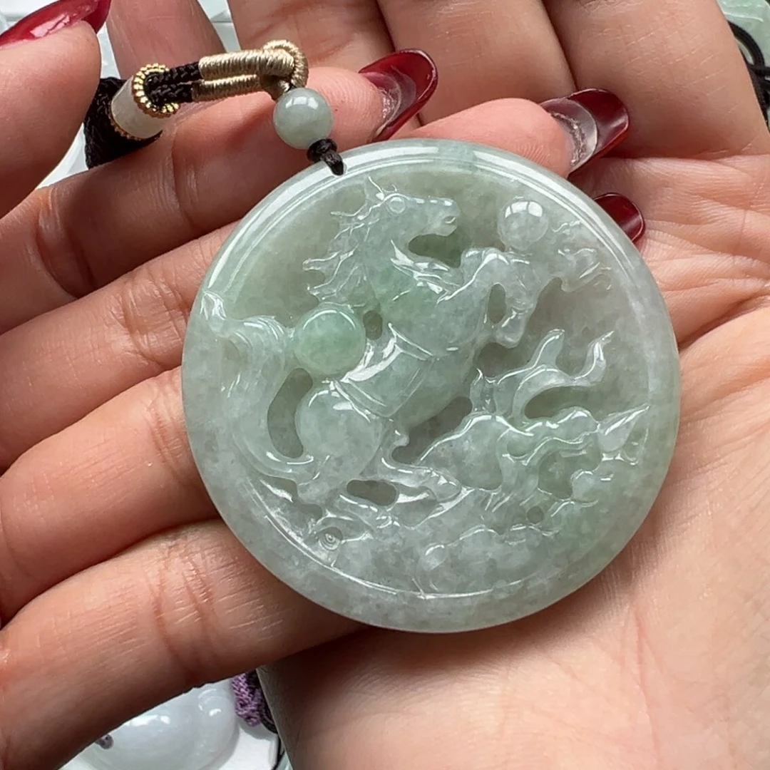 翡翠颈饰未镶嵌生肖马