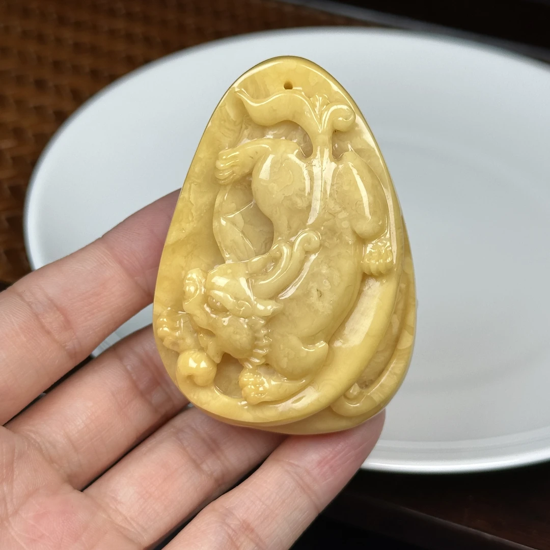 Y4212天然原矿蜜蜡 牌子43×63×19mm支持鉴定假一罚四