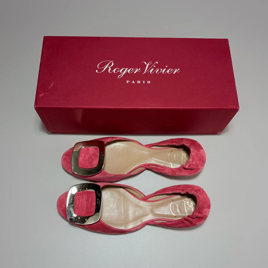 99新 Roger Vivier/罗杰·维威耶 RV麂皮方扣平底鞋36码 99新14020