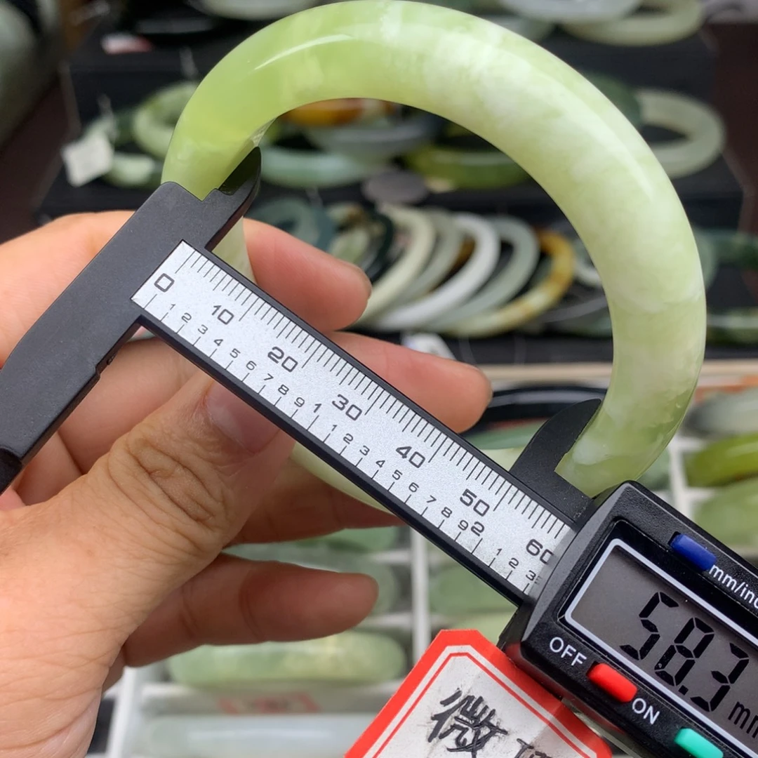 蛇纹石玉未镶嵌手镯544