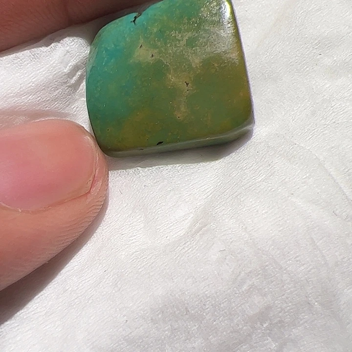 玻璃颈饰在这里的