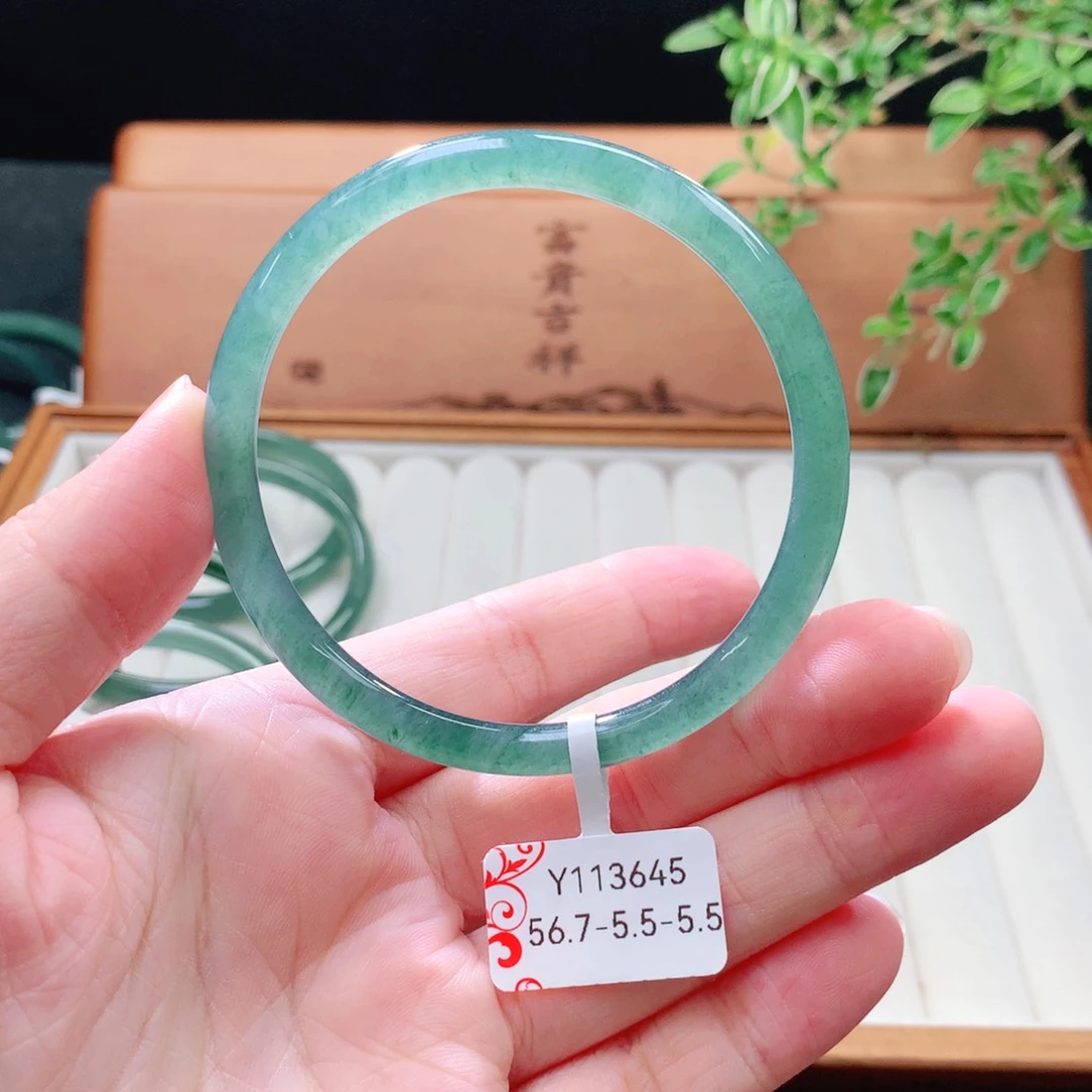 未镶嵌手镯（圆镯）翡翠