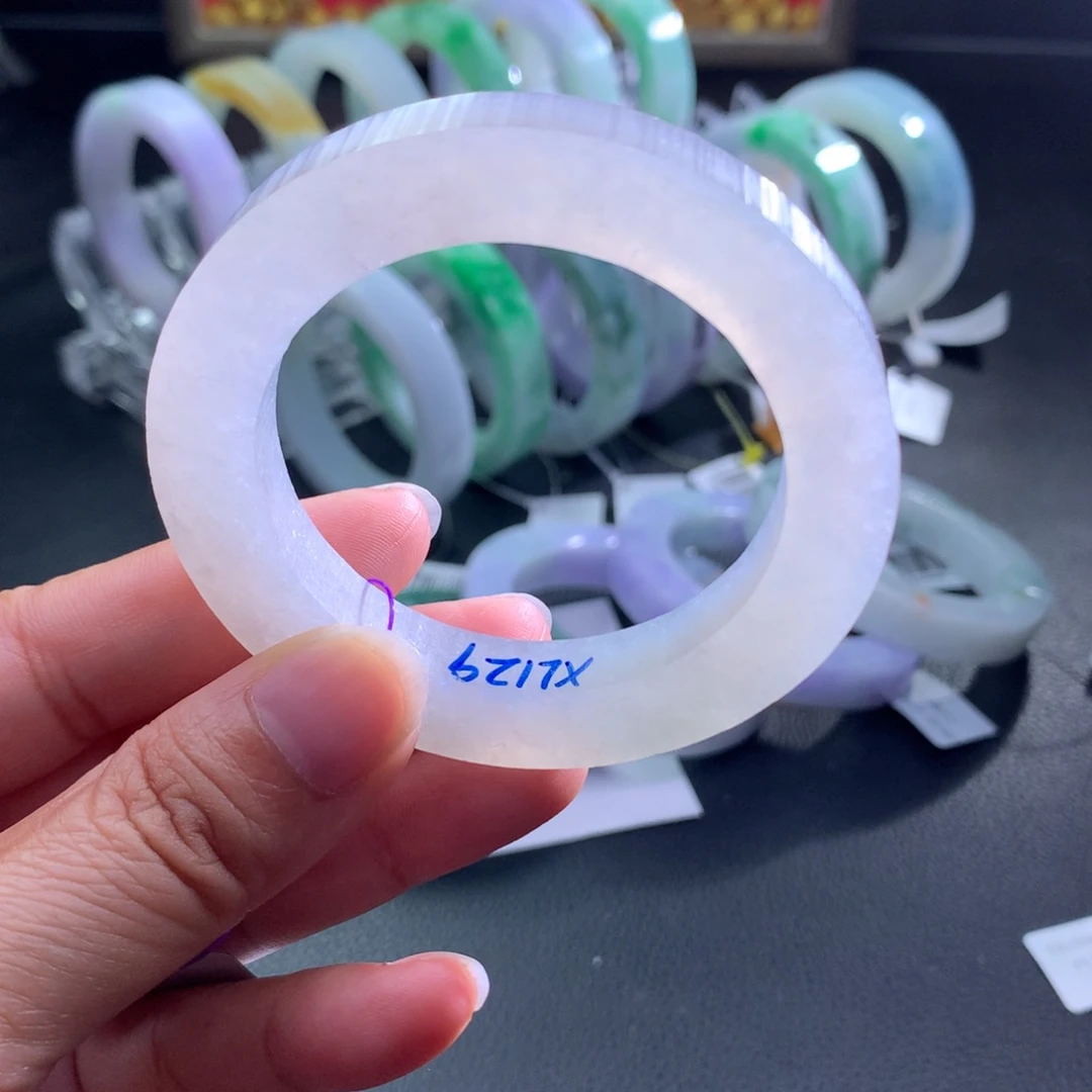 定制翡翠未镶嵌翡翠手镯