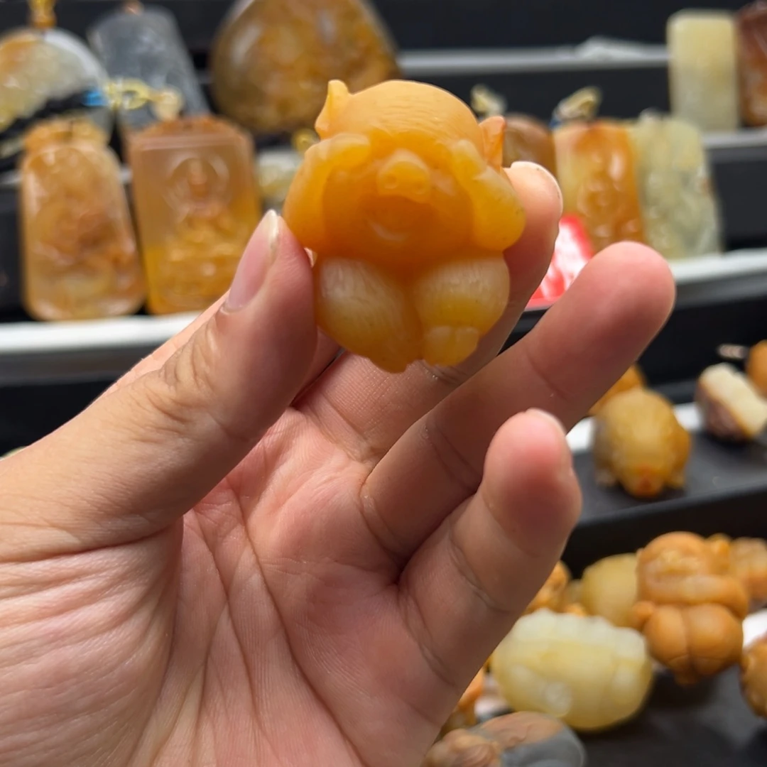 未镶嵌石英质玉（黄龙玉）黄龙玉