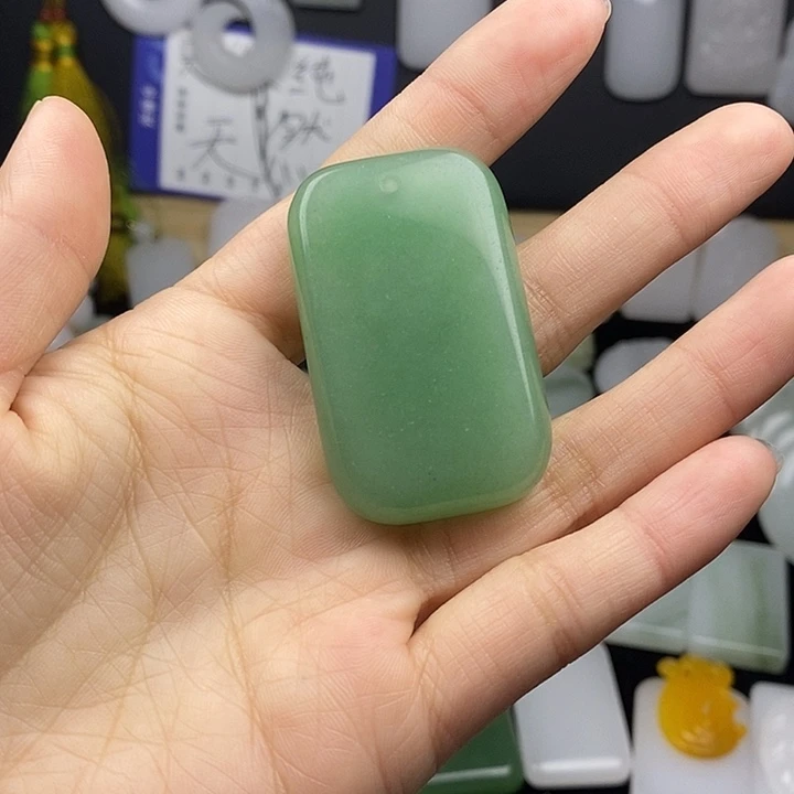 石英质玉颈饰未镶嵌军*