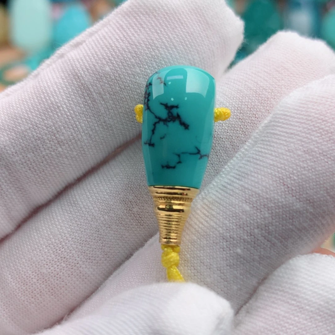 18K金镶嵌绿松石珠宝奇石似**年