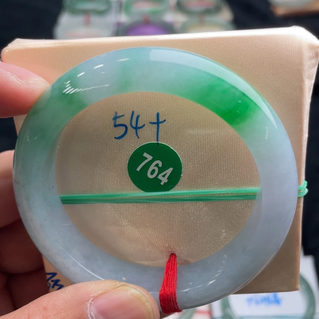 翡翠手镯未镶嵌翡翠手镯