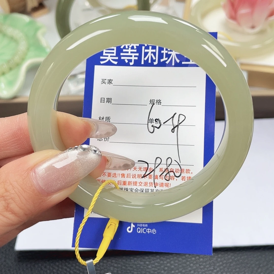 天****和田玉未镶嵌手镯