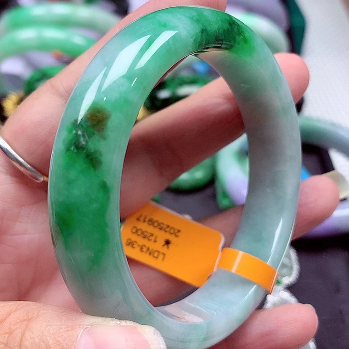 未镶嵌手镯翡翠翡翠