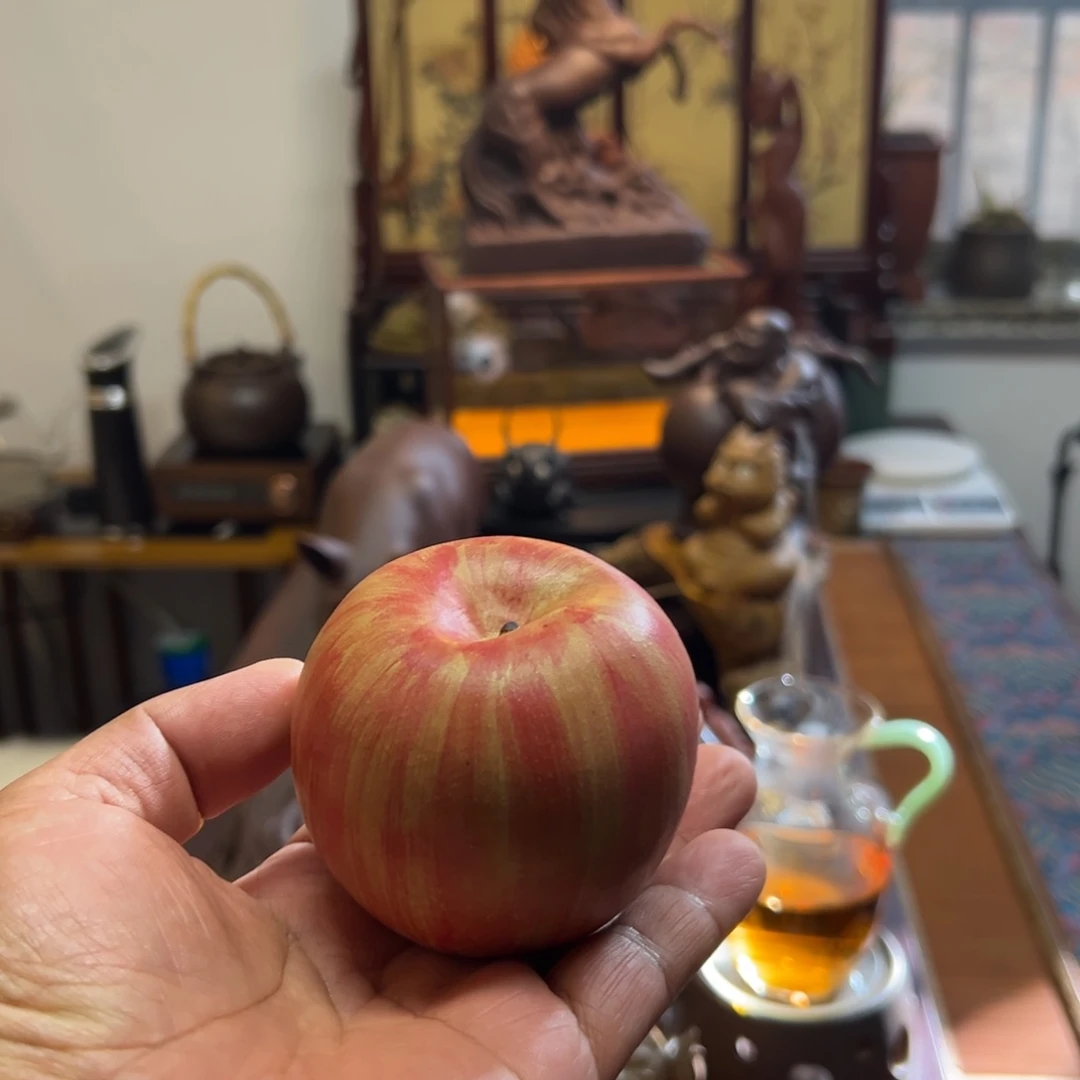 茶宠紫砂紫砂茶宠摆件。