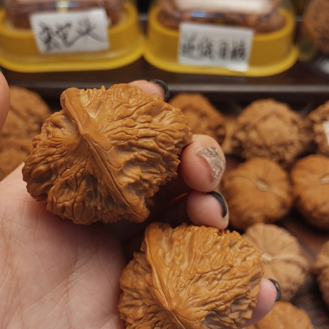 文玩核桃吊坠37红狮子