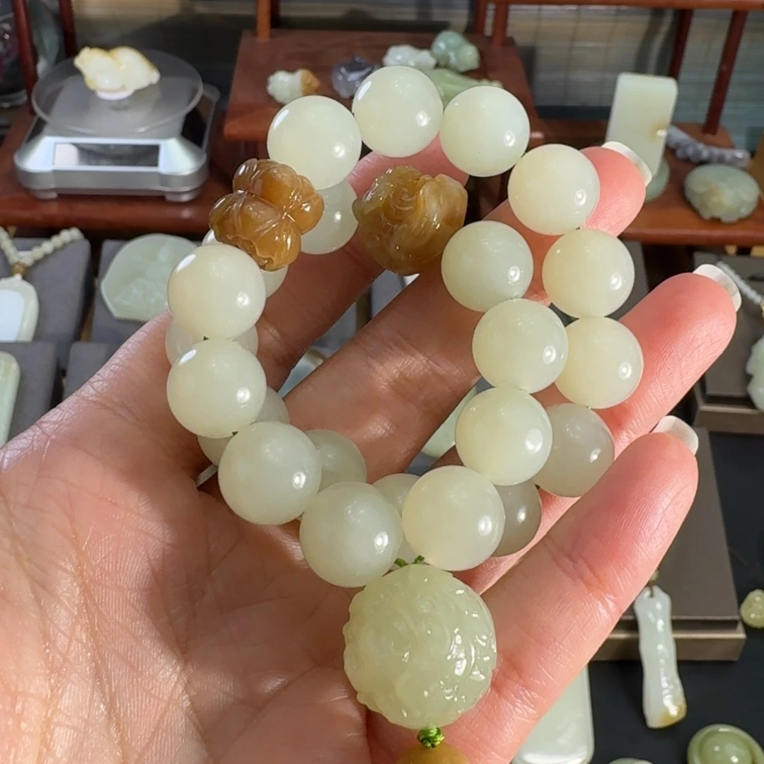 R***.和田玉未镶嵌手链