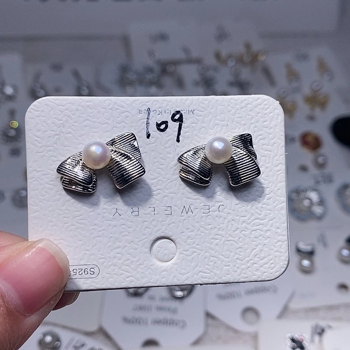 淡水珍珠耳饰未镶嵌