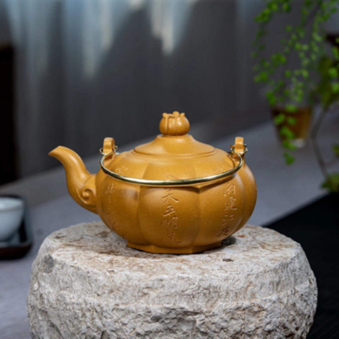 美壶推荐： 【宝莲提梁】 泥料:原矿黄金段 容量:490cc