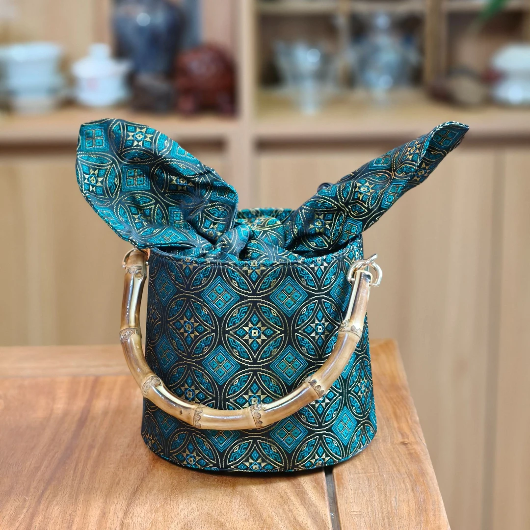 广西非遗壮锦兔耳朵水桶包兔子壮锦包包优雅壮锦水桶包竹节包包