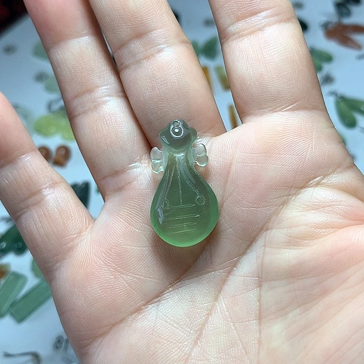 蛇纹石玉未镶嵌耳环