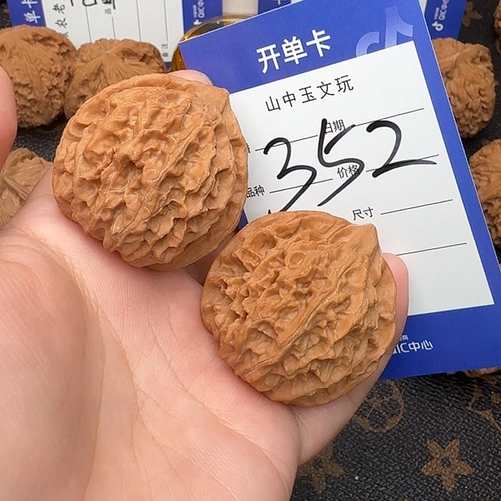 大***尼吊坠文玩核桃灯笼39尺