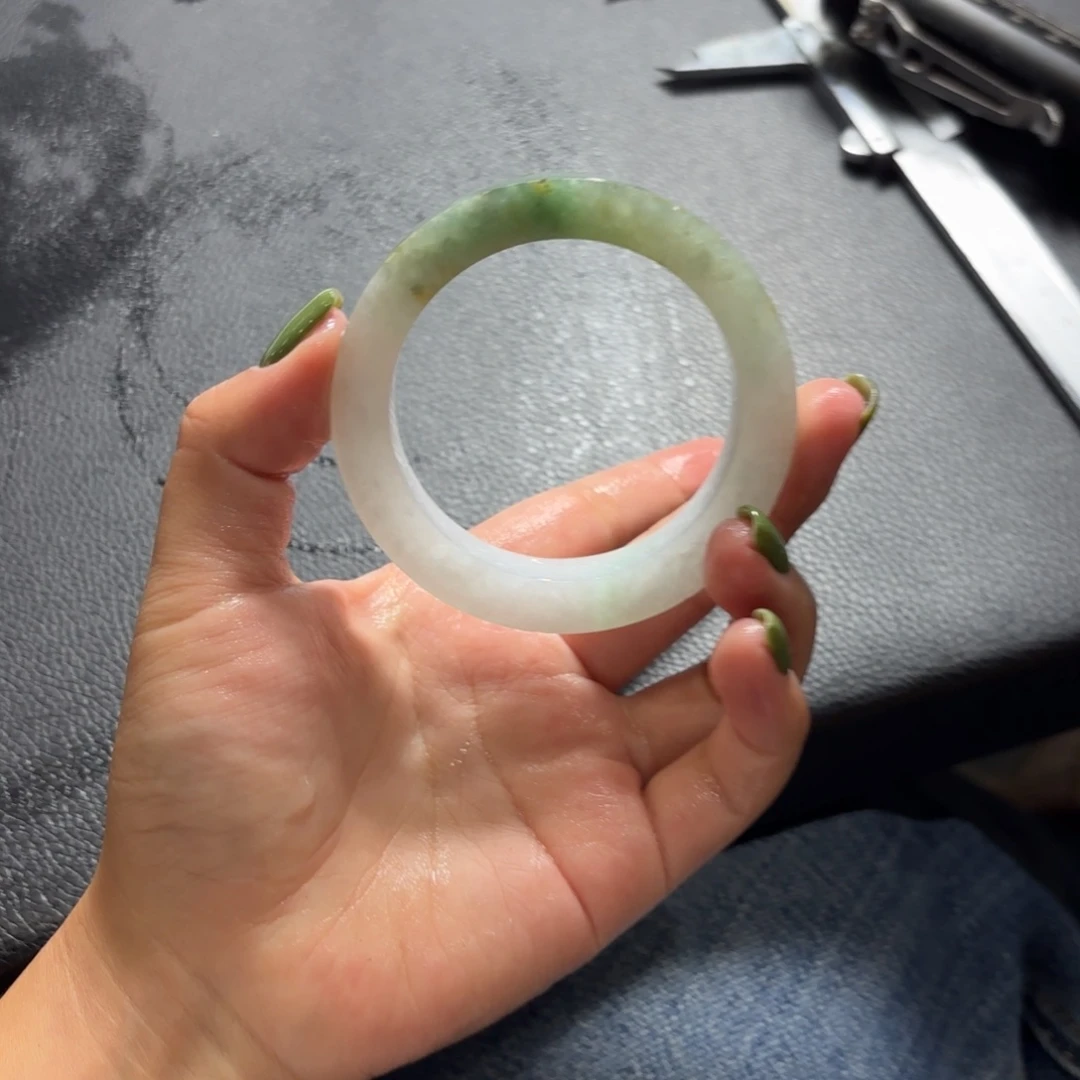 定制翡翠未镶嵌手镯