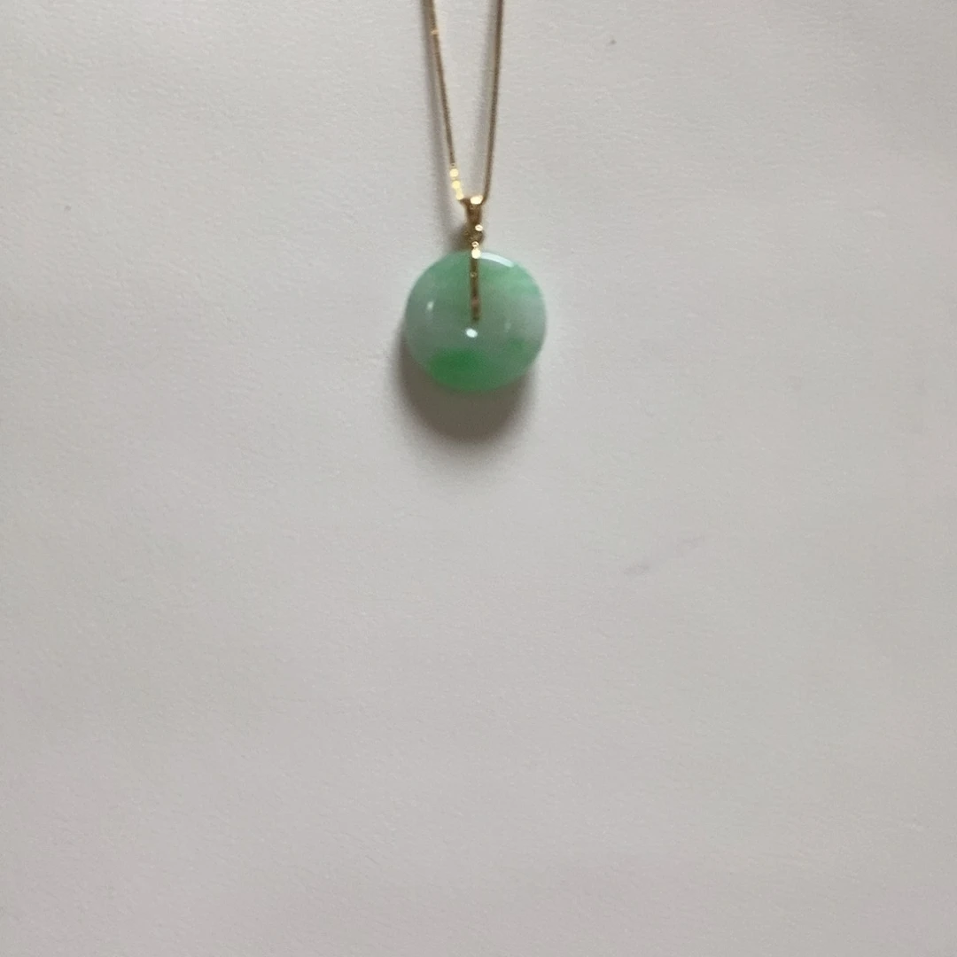 翡翠18K金镶嵌颈饰简单