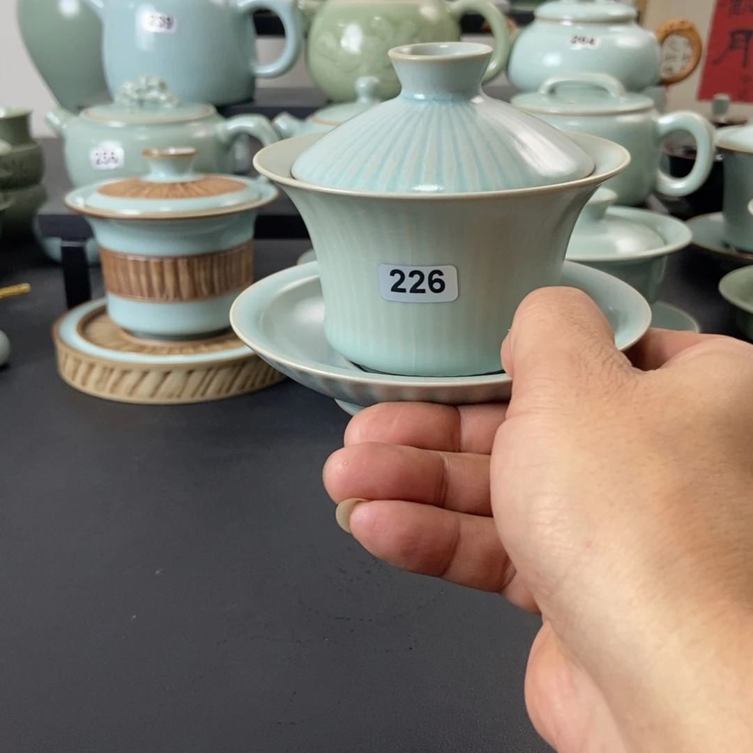 微瑕仿古釉马蹄盖碗