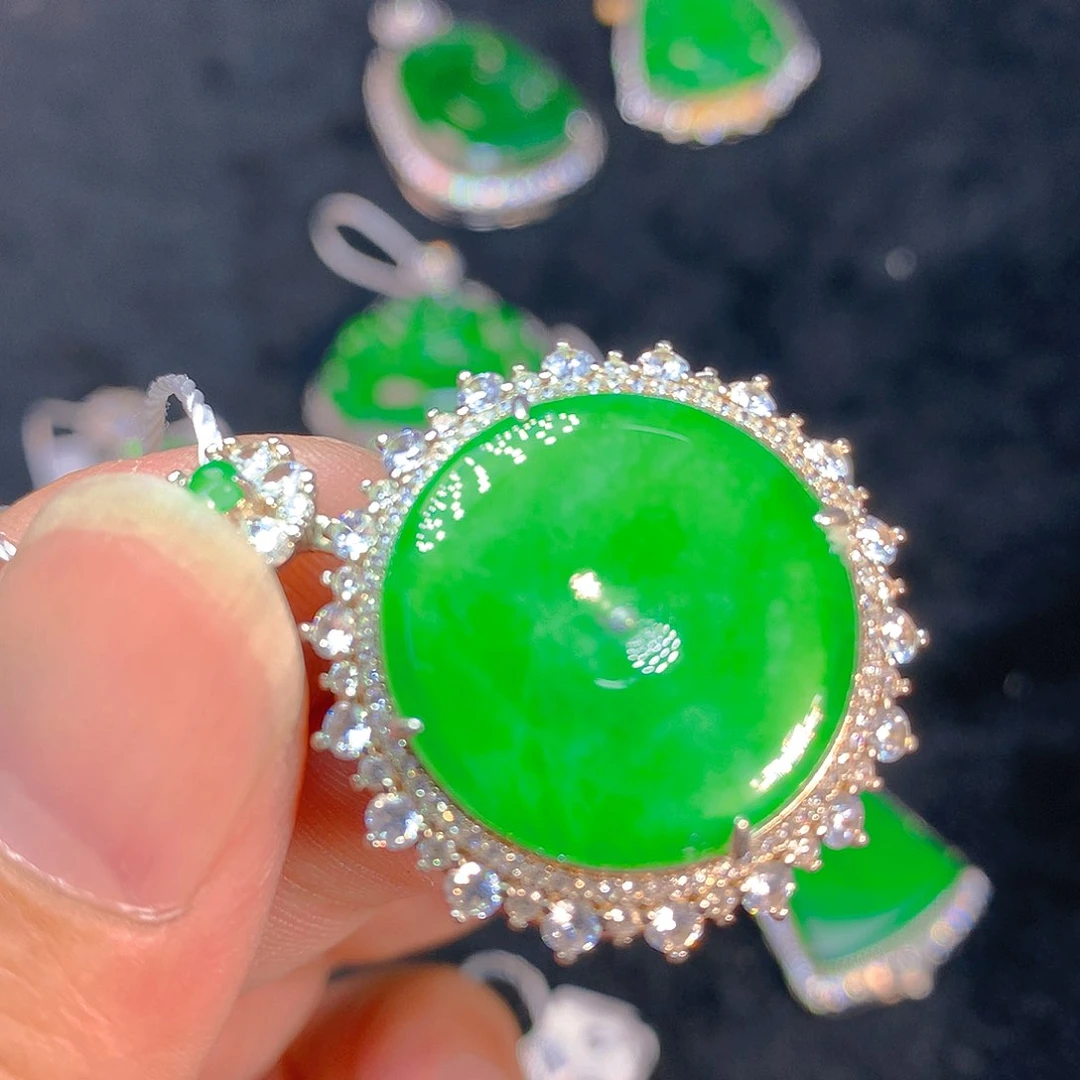 颈饰银S925镶嵌翡翠