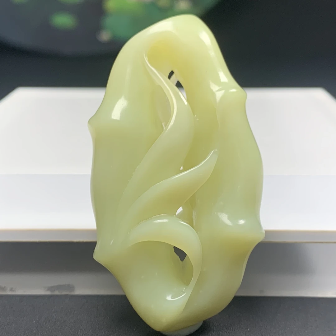 D3653珠宝玉石精选和田玉吊坠