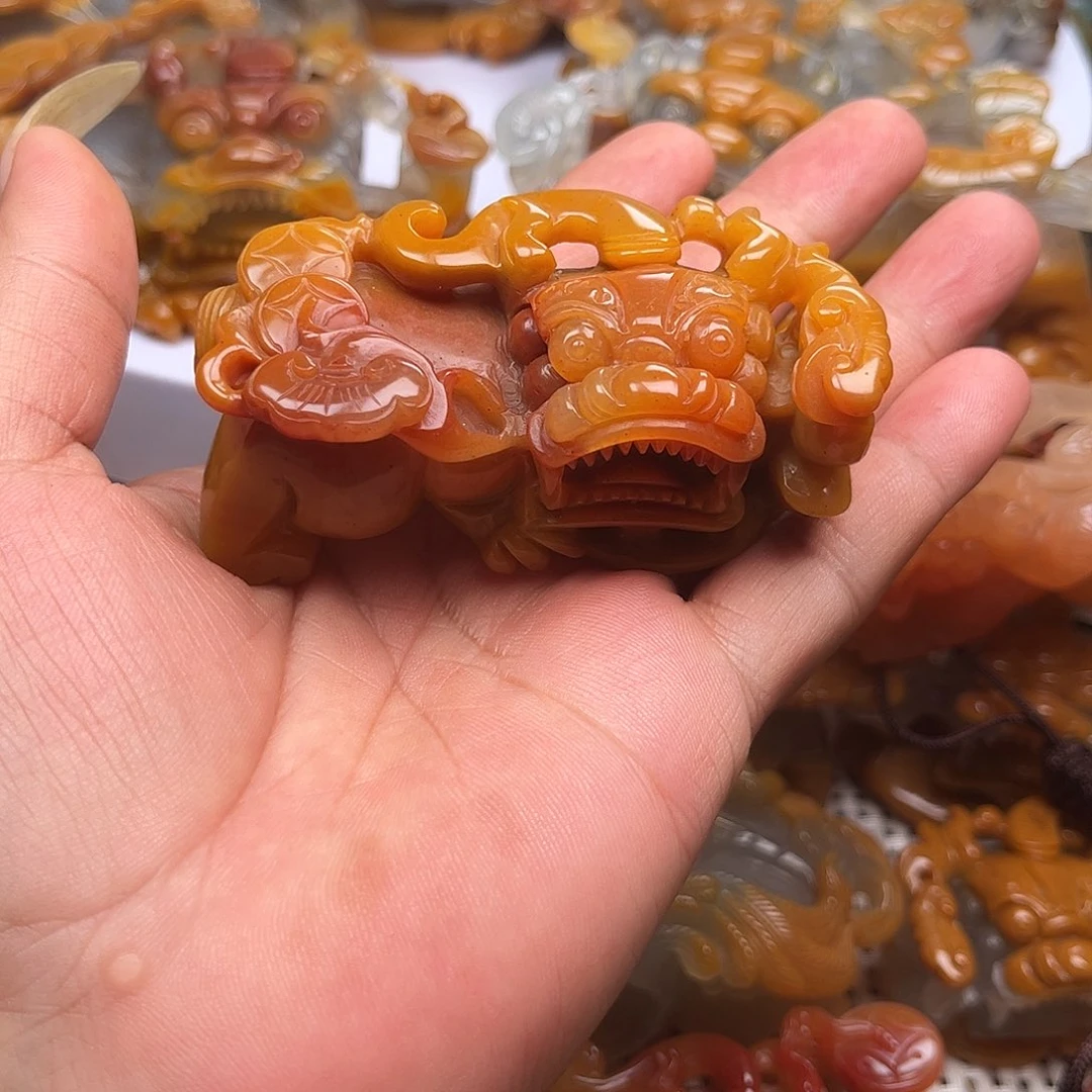 石英质玉（黄龙玉）未镶嵌颈饰