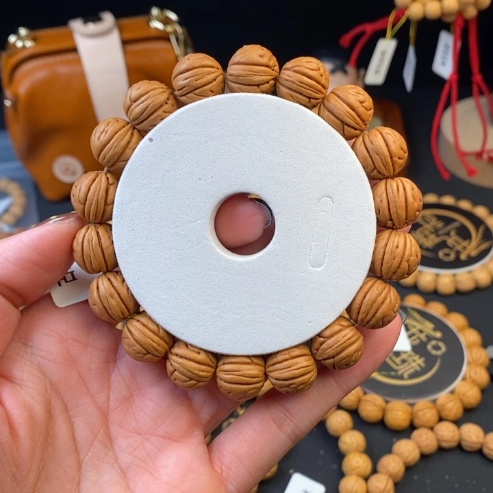 手串桃核古蝉14.5 （尺寸误差0.5之间）