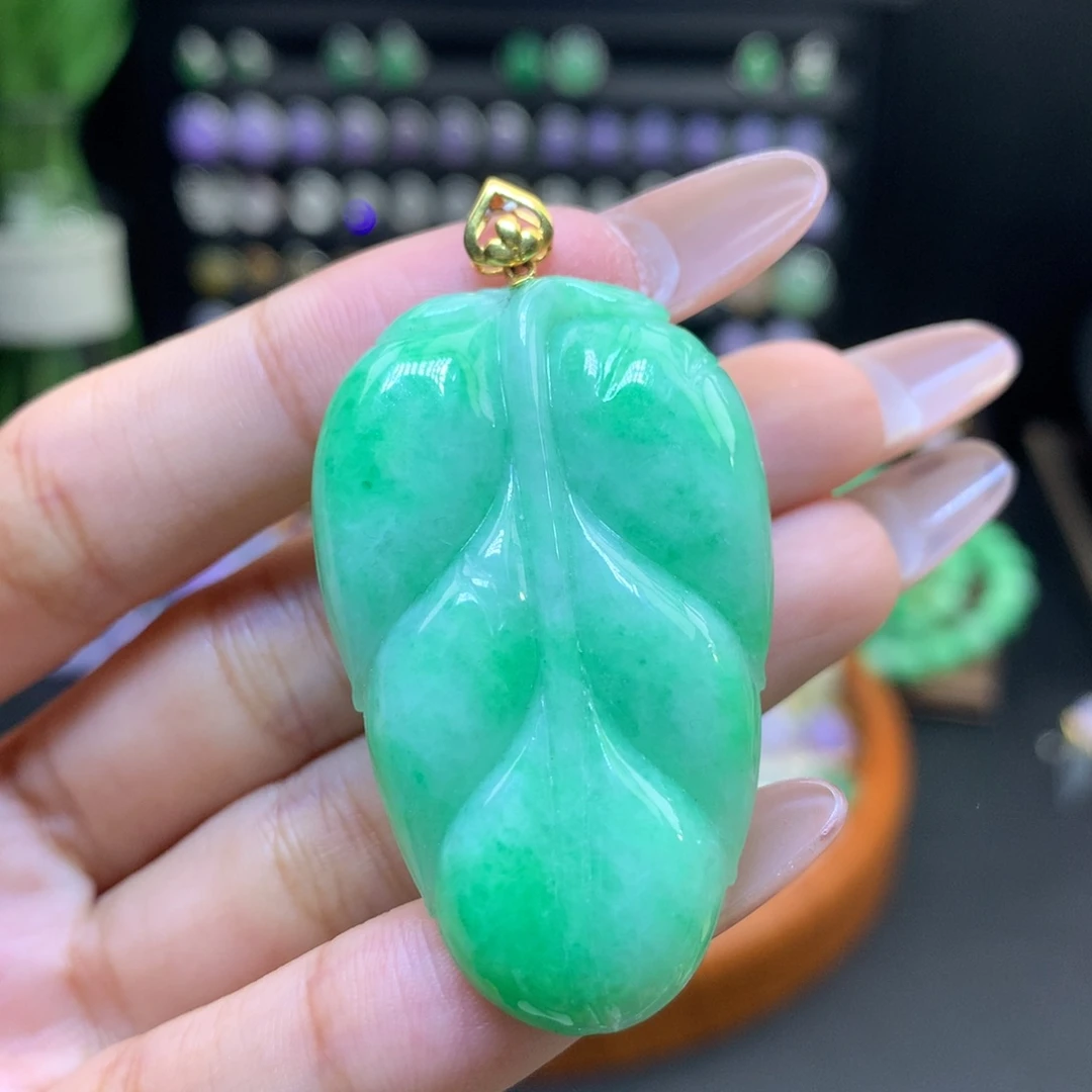 翡翠18K金镶嵌颈饰