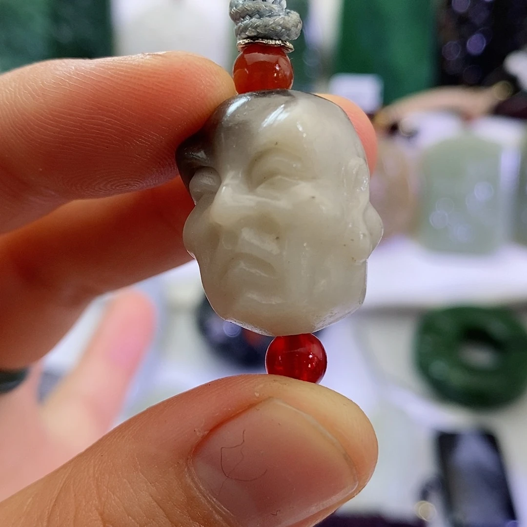 和田玉（糖玉）颈饰足铂镶嵌