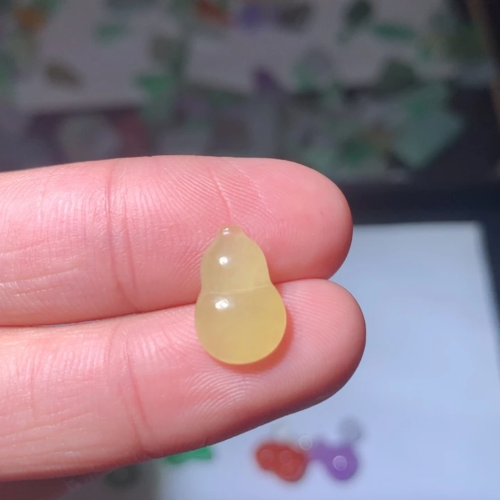 翡翠未镶嵌颈饰挂件