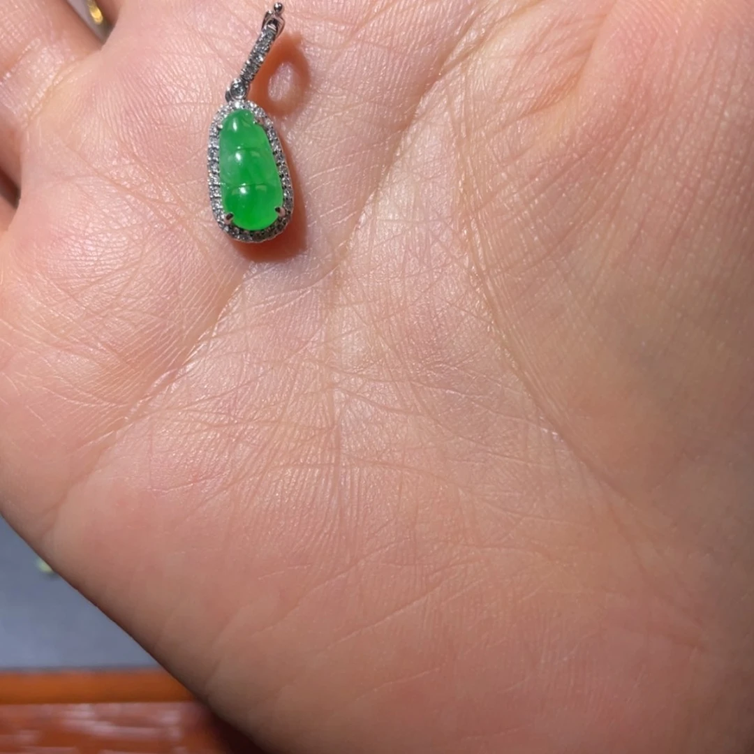 【闪购商品】颈饰18K金镶嵌翡翠杠*花